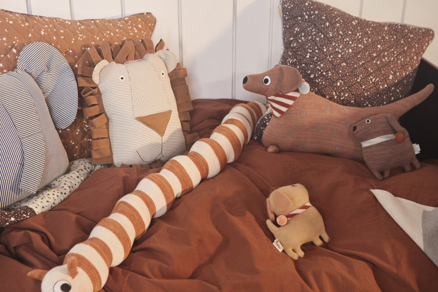 OYOY-nuku-baby-cot-bedding-choko