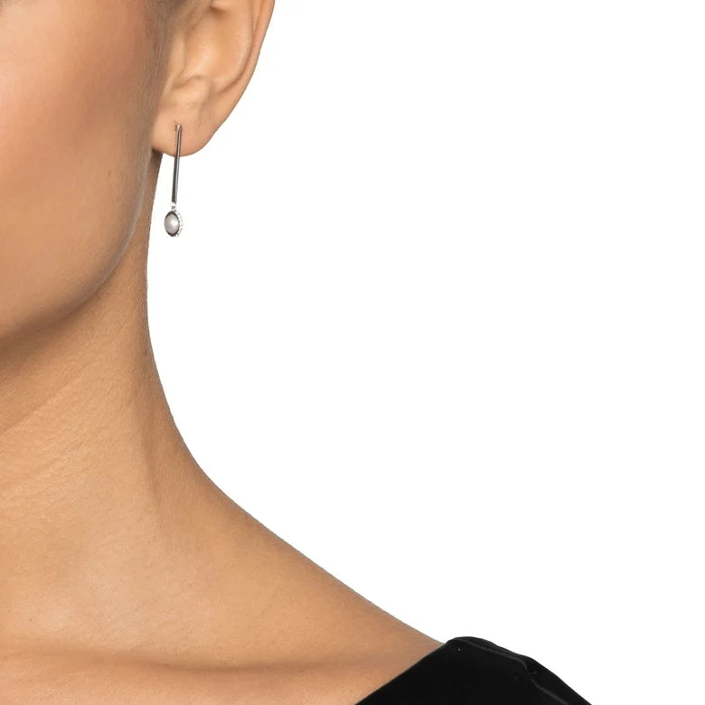 EfvaAttling-little-day-pearl-stars-earrings-white-gold-1