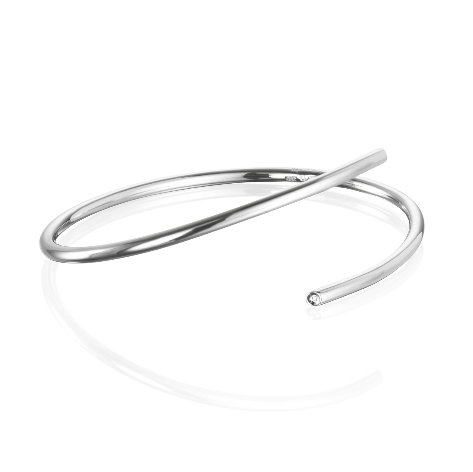 EfvaAttling-hug-cuff