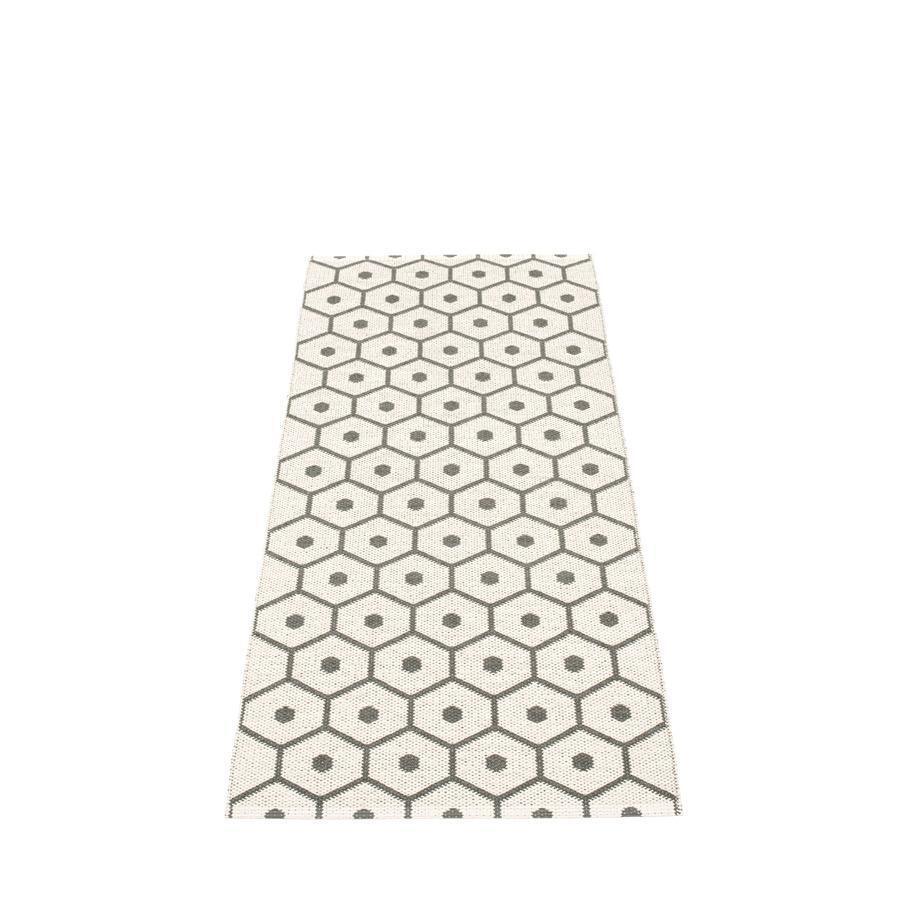 Pappelina-honey-rug-charcoal70x160