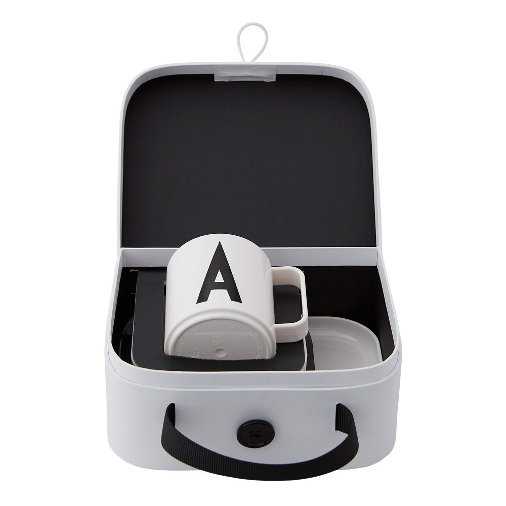 DesignLetters-classic-tableware-in-suitcaseG
